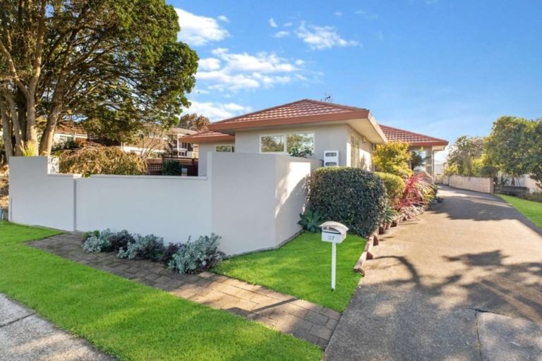 Photo of property in 37 Roys Road, Weymouth, Auckland, 2103