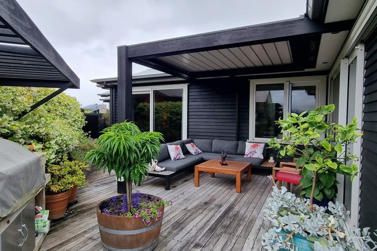 Photo of property in 21 Pukenamu Road, Rainbow Point, Taupo, 3330