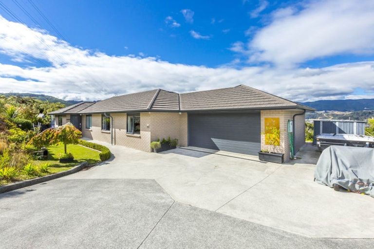Photo of property in 23 Percy Kinsman Crescent, Riverstone Terraces, Upper Hutt, 5018