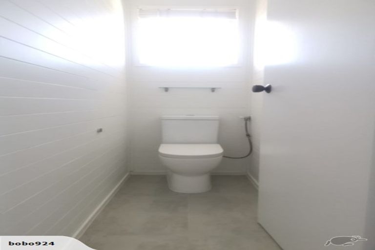 Photo of property in 5 Cockayne Crescent, Sunnynook, Auckland, 0620