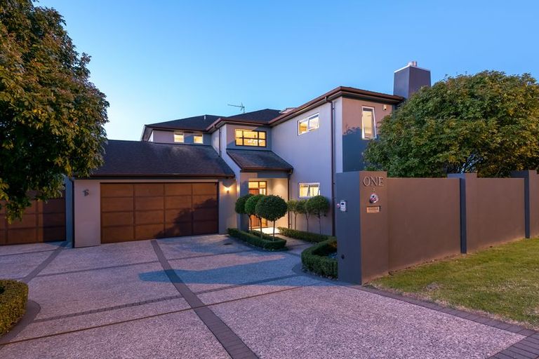 Photo of property in 1a Liston Crescent, Cockle Bay, Auckland, 2014