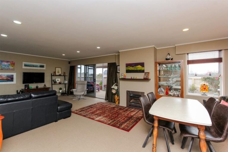 Photo of property in 54 Cutfield Road, New Plymouth, 4310