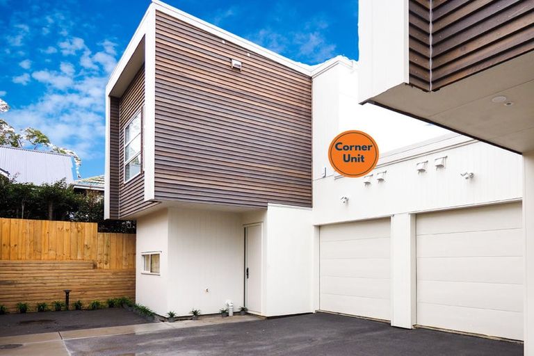 Photo of property in 6/10 Tirimoana Road, Te Atatu South, Auckland, 0602