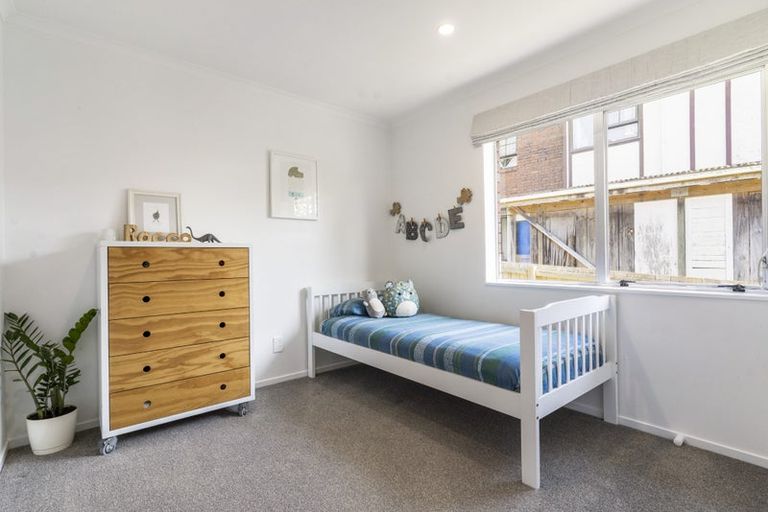 Photo of property in 2/25 Ciprian Place, Henderson, Auckland, 0612