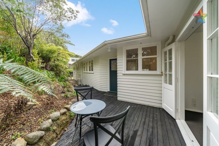 Photo of property in 20 Walnut Way, Maungaraki, Lower Hutt, 5010