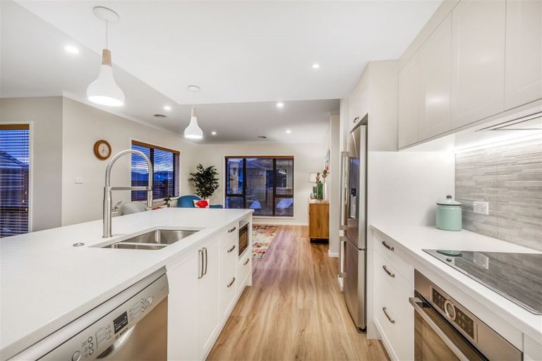 Photo of property in 59 Aotea Drive, Aotea, Porirua, 5024