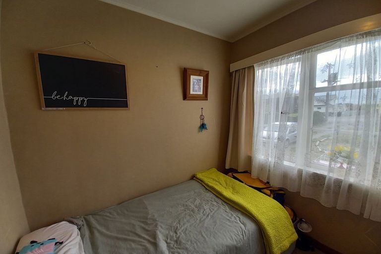 Photo of property in 9 Bridge Street, Tuatapere, 9620