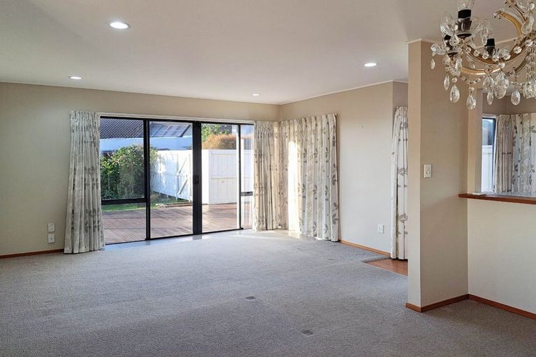Photo of property in 18 Sharples Place, Somerville, Auckland, 2014