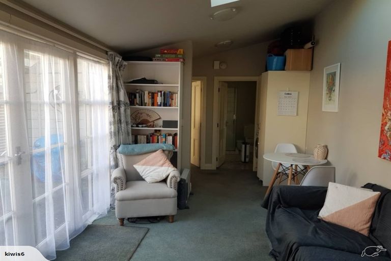 Photo of property in 16 Austin Street, Mount Victoria, Wellington, 6011