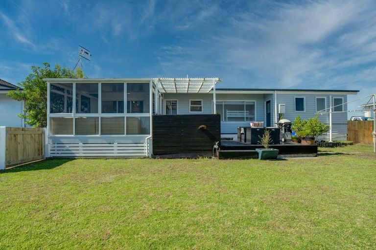 Photo of property in 98 The Esplanade, Westshore, Napier, 4110