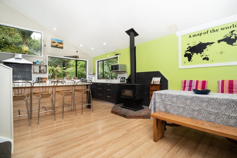 Photo of property in 36 Turanga Road, Henderson Valley, Auckland, 0612