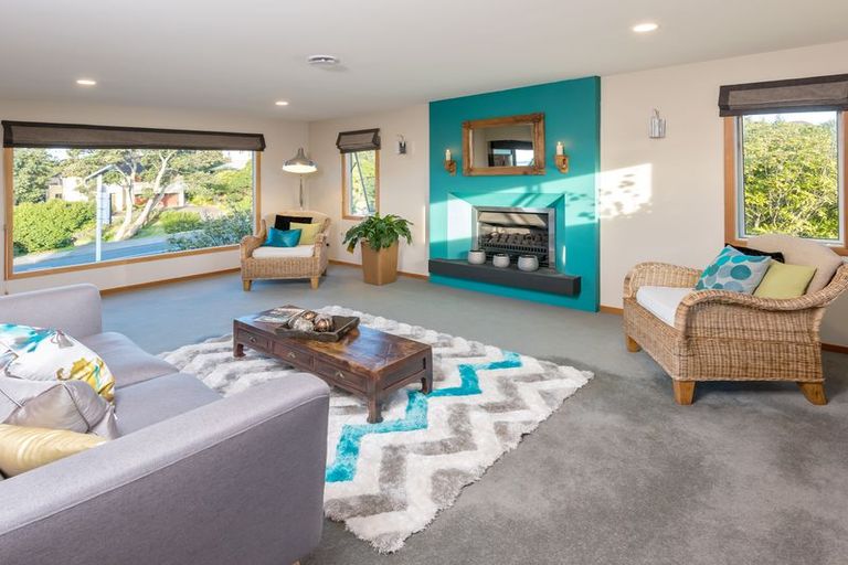 Photo of property in 1a Liston Crescent, Cockle Bay, Auckland, 2014