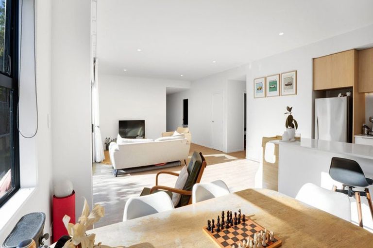 Photo of property in 7a Saxton Road, Upper Vogeltown, New Plymouth, 4310