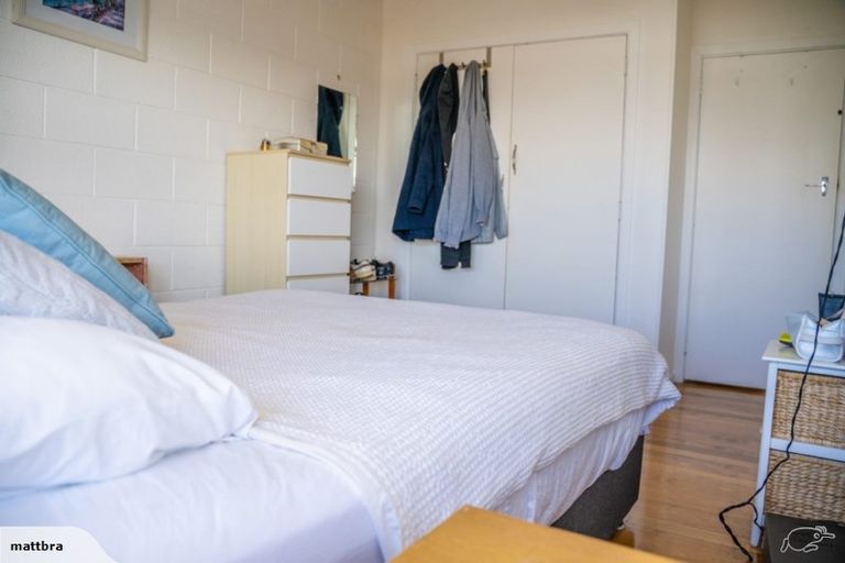 Photo of property in 2/289 Glenfield Road, Glenfield, Auckland, 0629