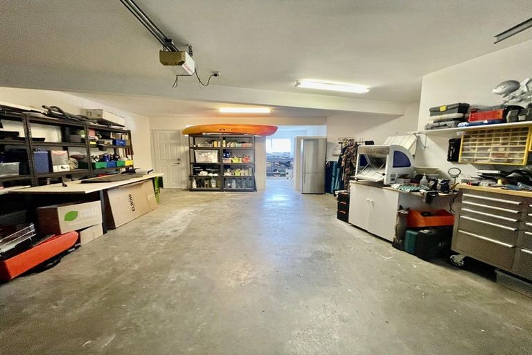 Photo of property in 17 Bay Lair Grove, Island Bay, Wellington, 6023