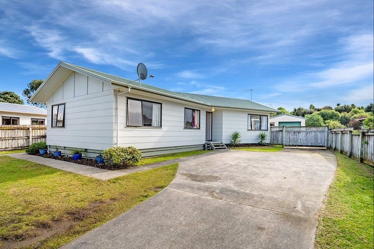 Photo of property in 21 Spackman Crescent, Paraparaumu, 5032