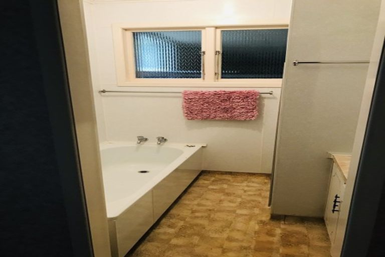 Photo of property in 42 Mcfarlane Street, Oakura, 4314