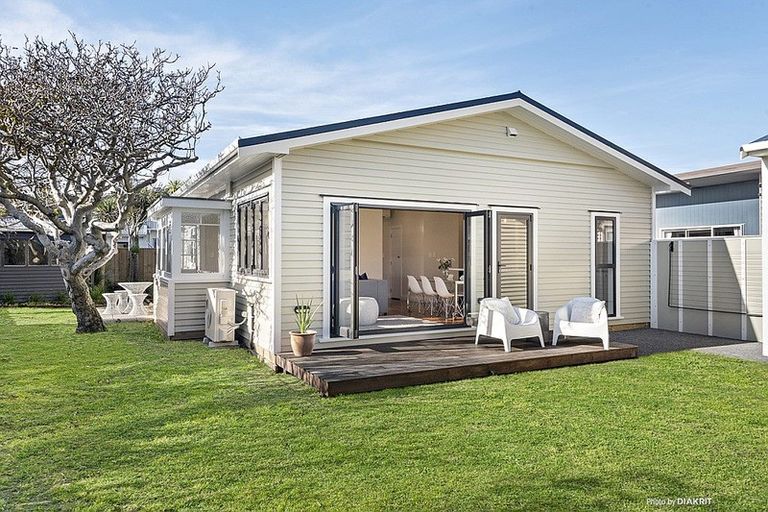 Photo of property in 35 Aparima Avenue, Miramar, Wellington, 6022