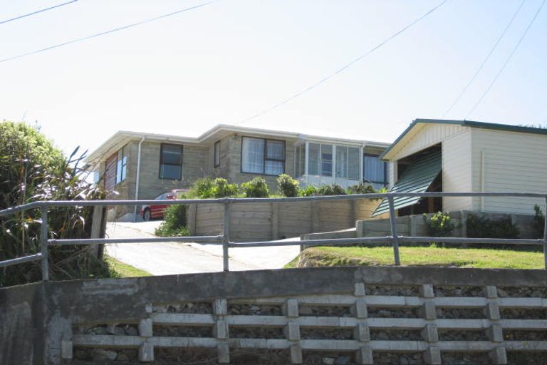 Photo of property in 37 Hiwi Crescent, Titahi Bay, Porirua, 5022