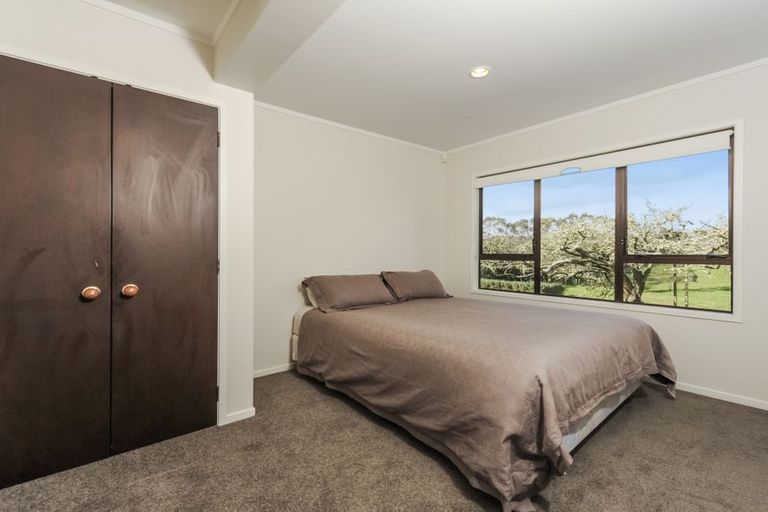 Photo of property in 102 Shaw Road, Oratia, Auckland, 0604