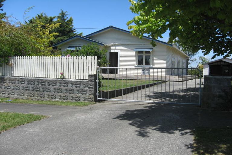 Photo of property in 16 Pirinoa Street, Feilding, 4702