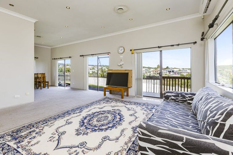 Photo of property in 20 Fairchild Avenue, Goodwood Heights, Auckland, 2105