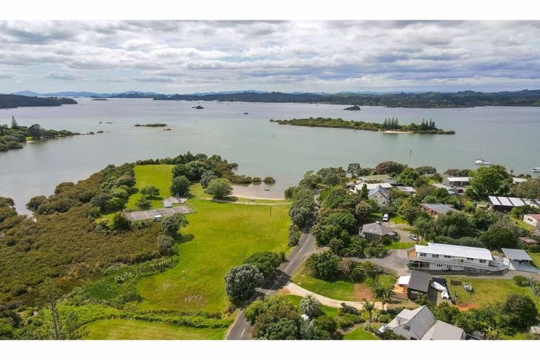 Photo of property in 83 Rangitane Loop Road, Kerikeri, 0294