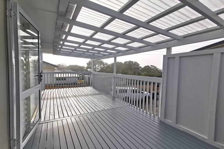 Photo of property in 2/31 Beaubank Road, Kelston, Auckland, 0602