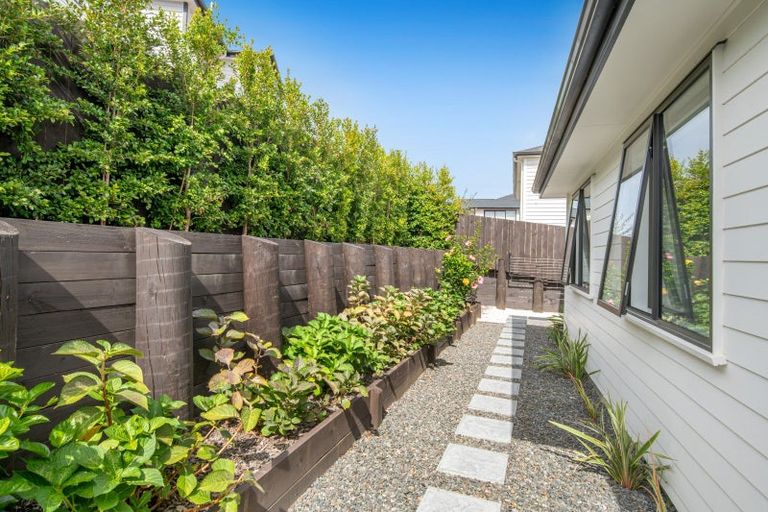 Photo of property in 22 Takurua Terrace, Orewa, 0931