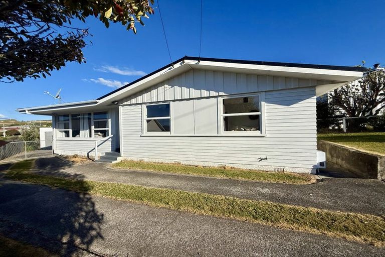 Photo of property in 18 Beazley Avenue, Paparangi, Wellington, 6037