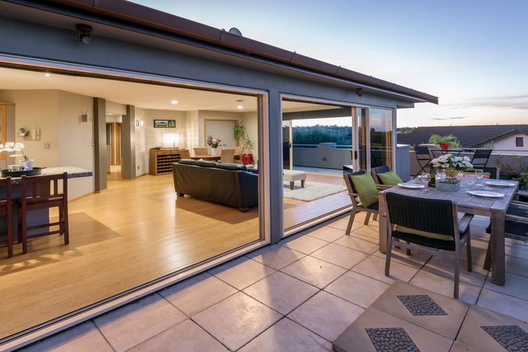 Photo of property in 1a Liston Crescent, Cockle Bay, Auckland, 2014