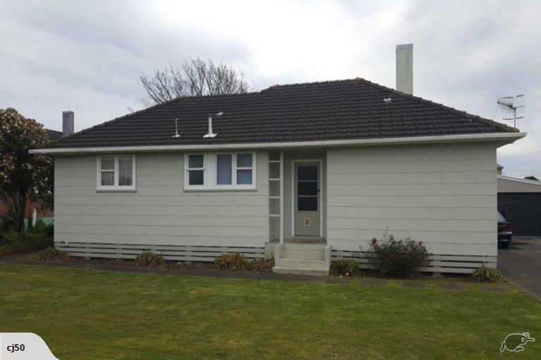 Photo of property in 19 Holland Crescent, Bulls, 4818