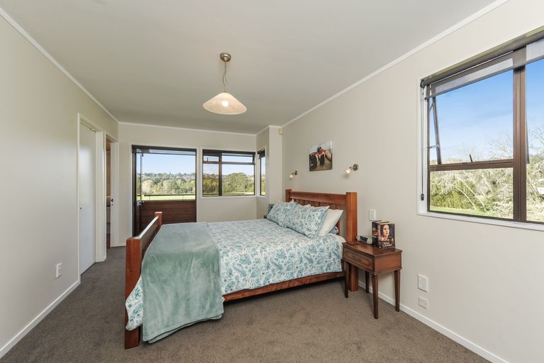 Photo of property in 102 Shaw Road, Oratia, Auckland, 0604