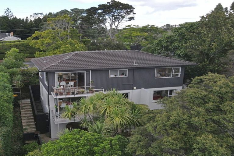 Photo of property in 37 West Lynn Road, Titirangi, Auckland, 0604