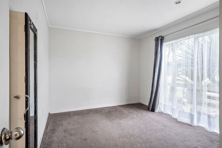 Photo of property in 8 Saint Leger Crescent, Huntington Park, Auckland, 2013