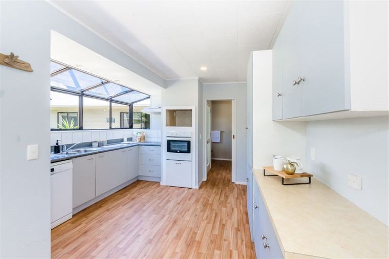 Photo of property in 128 Tutere Street, Waikanae Beach, Waikanae, 5036