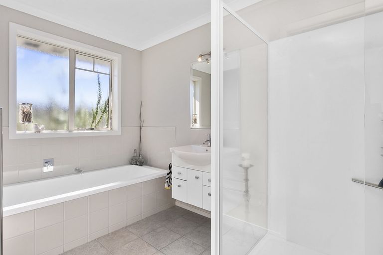 Photo of property in 2 Tulip Drive, Cambridge, 3434