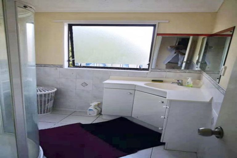 Photo of property in 102 Stapleford Crescent, Browns Bay, Auckland, 0630