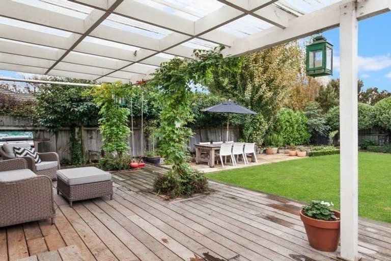 Photo of property in 56 Winton Street, St Albans, Christchurch, 8014