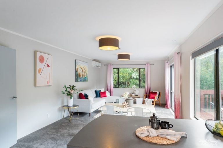 Photo of property in 2/126 Tirohanga Road, Tirohanga, Lower Hutt, 5010