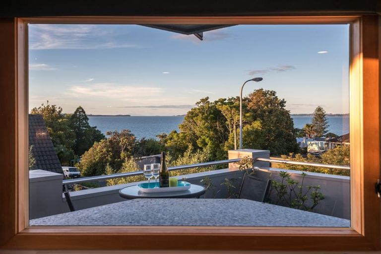 Photo of property in 1a Liston Crescent, Cockle Bay, Auckland, 2014