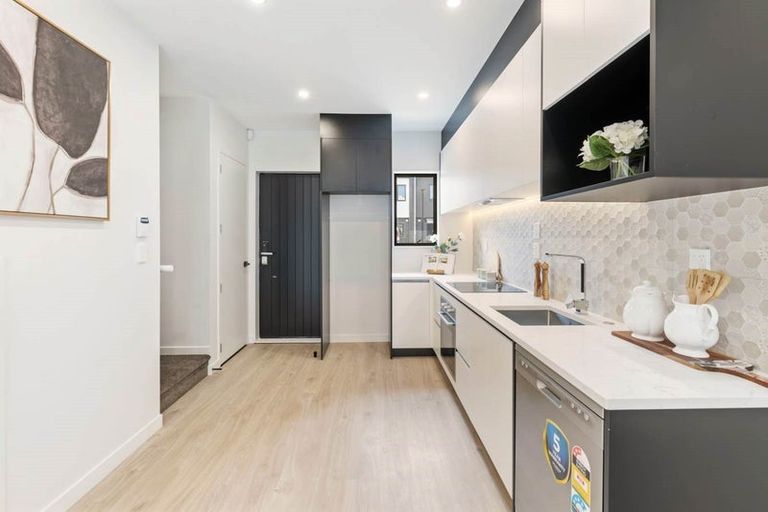 Photo of property in 42 Kiato Lane, Flat Bush, Auckland, 2019