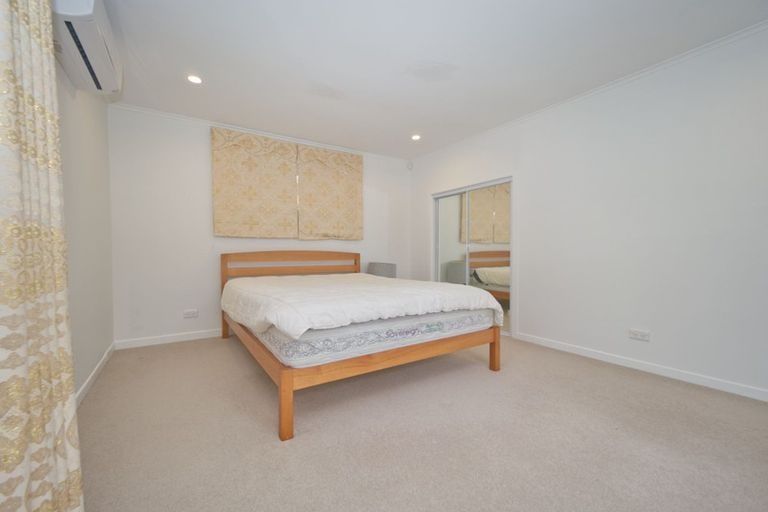 Photo of property in 1/456 Glenfield Road, Glenfield, Auckland, 0629