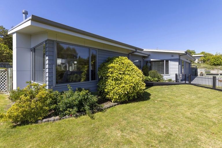Photo of property in 2/30 Ingle Avenue, Waipahihi, Taupo, 3330