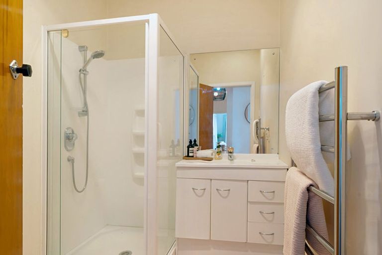 Photo of property in 4149 Great North Road, Glen Eden, Auckland, 0602