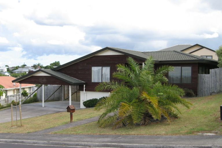 Photo of property in 8 Amery Place, West Harbour, Auckland, 0618