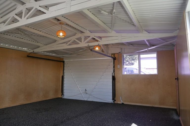 Photo of property in 12 Duncan Avenue, Te Atatu South, Auckland, 0610