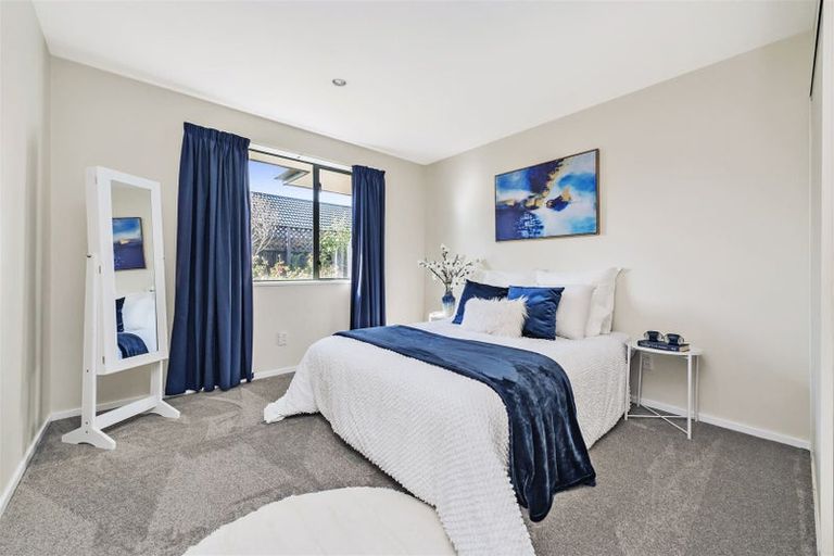 Photo of property in 3/118a Sawyers Arms Road, Northcote, Christchurch, 8052