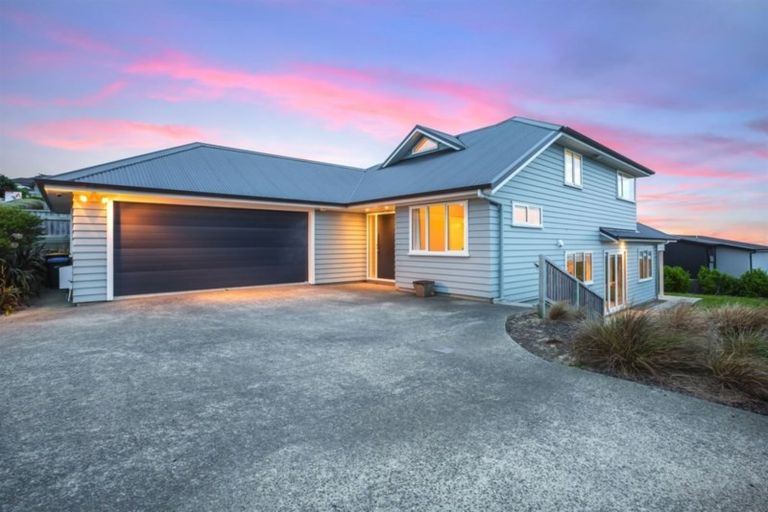 Photo of property in 135 Endeavour Drive, Whitby, Porirua, 5024