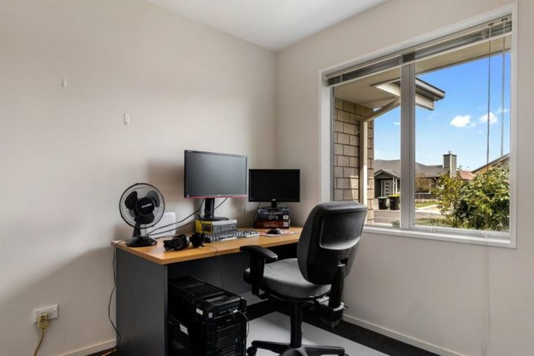 Photo of property in 12 Wattle Lane, Rangiora, 7400